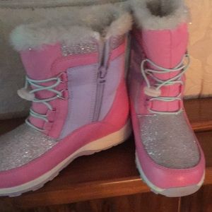 Girls boots sz 3. Worn once